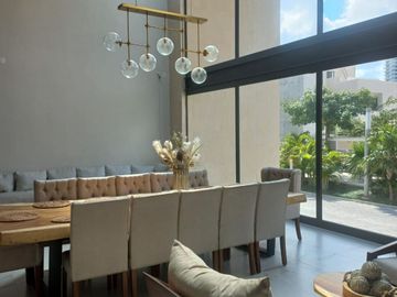 VENTA CASA - LA MARINA DE PUERTO CANCUN CON ACABADOS DE LUJO