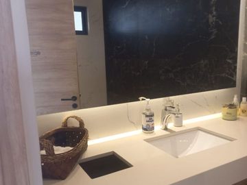 VENTA CASA - LA MARINA DE PUERTO CANCUN CON ACABADOS DE LUJO