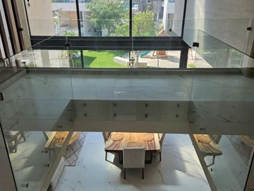 VENTA CASA - LA MARINA DE PUERTO CANCUN CON ACABADOS DE LUJO