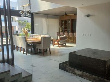 VENTA CASA - LA MARINA DE PUERTO CANCUN CON ACABADOS DE LUJO