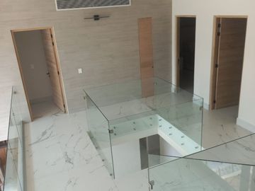 VENTA CASA - LA MARINA DE PUERTO CANCUN CON ACABADOS DE LUJO