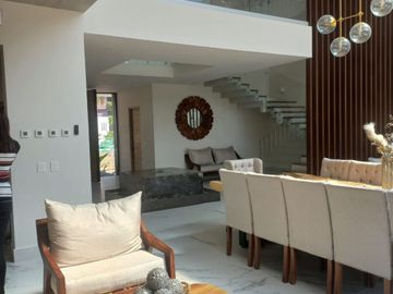 VENTA CASA - LA MARINA DE PUERTO CANCUN CON ACABADOS DE LUJO