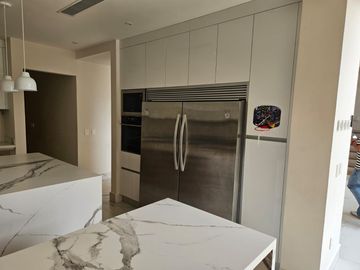 VENTA CASA - LA MARINA DE PUERTO CANCUN CON ACABADOS DE LUJO