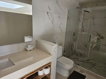 VENTA CASA - LA MARINA DE PUERTO CANCUN CON ACABADOS DE LUJO