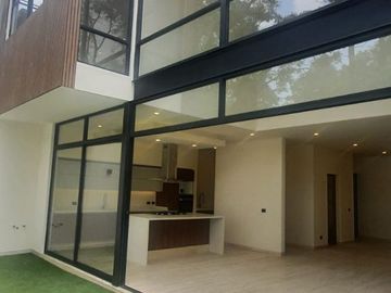 ESTRENA LUJOSA RESIDENCIA