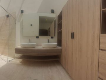 ESTRENA LUJOSA RESIDENCIA