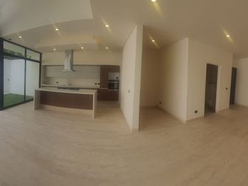 ESTRENA LUJOSA RESIDENCIA
