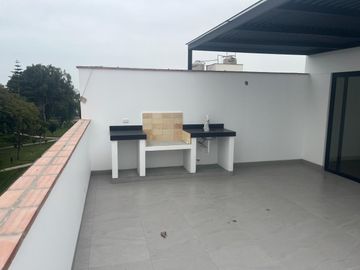 VENDO BONITO DPTO DUPLEX DE ESTRENO EN QUINTO PISO EN SURCO FRENTE A PARQUE