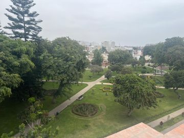 VENDO BONITO DPTO DUPLEX DE ESTRENO EN QUINTO PISO EN SURCO FRENTE A PARQUE