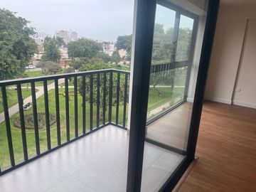 VENDO BONITO DPTO DUPLEX DE ESTRENO EN QUINTO PISO EN SURCO FRENTE A PARQUE