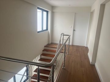 VENDO BONITO DPTO DUPLEX DE ESTRENO EN QUINTO PISO EN SURCO FRENTE A PARQUE