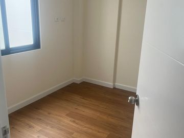 VENDO BONITO DPTO DUPLEX DE ESTRENO EN QUINTO PISO EN SURCO FRENTE A PARQUE