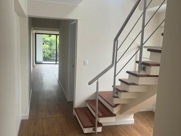 VENDO BONITO DPTO DUPLEX DE ESTRENO EN QUINTO PISO EN SURCO FRENTE A PARQUE