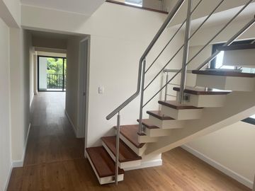 VENDO BONITO DPTO DUPLEX DE ESTRENO EN QUINTO PISO EN SURCO FRENTE A PARQUE