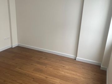 VENDO BONITO DPTO DUPLEX DE ESTRENO EN QUINTO PISO EN SURCO FRENTE A PARQUE