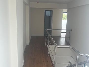 VENDO BONITO DPTO DUPLEX DE ESTRENO EN QUINTO PISO EN SURCO FRENTE A PARQUE