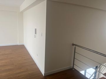 VENDO BONITO DPTO DUPLEX DE ESTRENO EN QUINTO PISO EN SURCO FRENTE A PARQUE