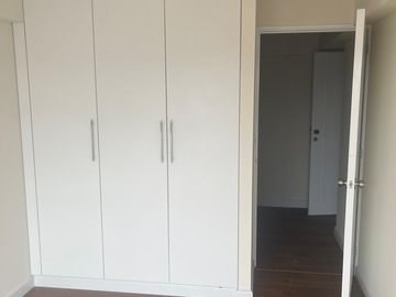 VENDO BONITO DPTO DE ESTRENO EN CUARTO PISO EN SURCO FRENTE A PARQUE
