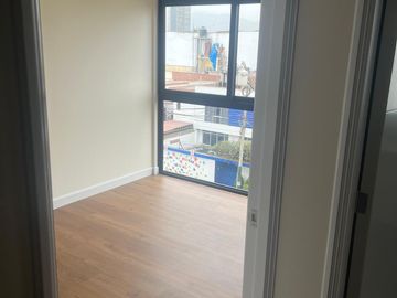 VENDO BONITO DPTO DE ESTRENO EN CUARTO PISO EN SURCO FRENTE A PARQUE