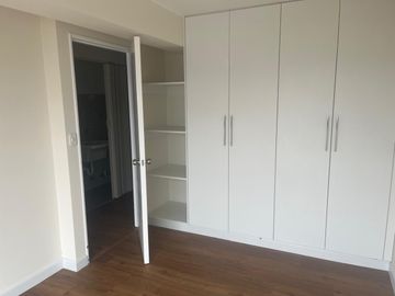 VENDO BONITO DPTO DE ESTRENO EN CUARTO PISO EN SURCO FRENTE A PARQUE