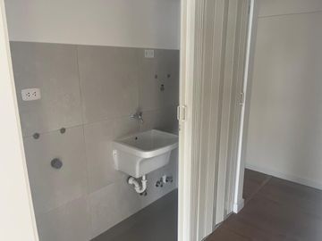 VENDO BONITO DPTO DE ESTRENO EN CUARTO PISO EN SURCO FRENTE A PARQUE
