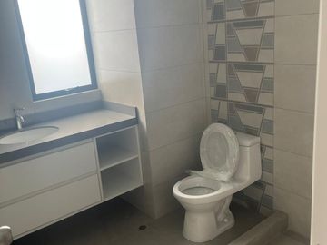 VENDO BONITO DPTO DE ESTRENO EN CUARTO PISO EN SURCO FRENTE A PARQUE