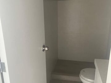 VENDO BONITO DPTO DE ESTRENO EN CUARTO PISO EN SURCO FRENTE A PARQUE