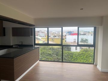 VENDO BONITO DPTO DE ESTRENO EN CUARTO PISO EN SURCO FRENTE A PARQUE