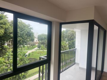 VENDO BONITO DPTO DE ESTRENO EN CUARTO PISO EN SURCO FRENTE A PARQUE