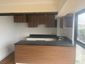 VENDO BONITO DPTO DE ESTRENO EN CUARTO PISO EN SURCO FRENTE A PARQUE