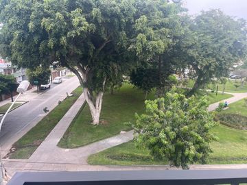 VENDO BONITO DPTO DE ESTRENO EN CUARTO PISO EN SURCO FRENTE A PARQUE