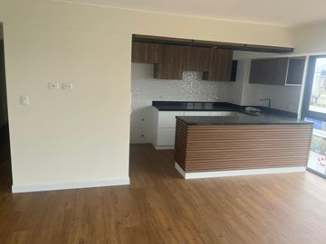 VENDO BONITO DPTO DE ESTRENO EN CUARTO PISO EN SURCO FRENTE A PARQUE