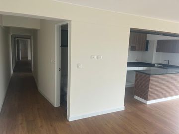 VENDO BONITO DPTO DE ESTRENO EN CUARTO PISO EN SURCO FRENTE A PARQUE