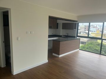 VENDO BONITO DPTO DE ESTRENO EN CUARTO PISO EN SURCO FRENTE A PARQUE