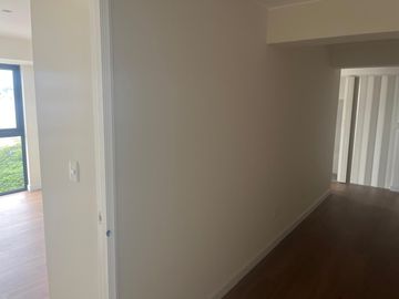 VENDO BONITO DPTO DE ESTRENO EN CUARTO PISO EN SURCO FRENTE A PARQUE