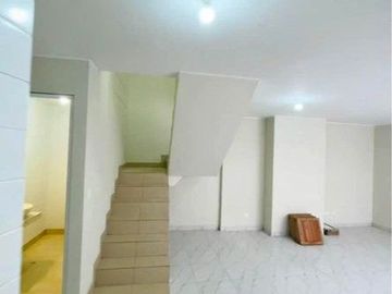 Venta De Lindo Dúplex En Los Olivos - Trebol