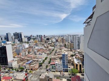 ¡Vive en el Corazón de Lince con Vistas Espectaculares y Comodidades de Lujo!