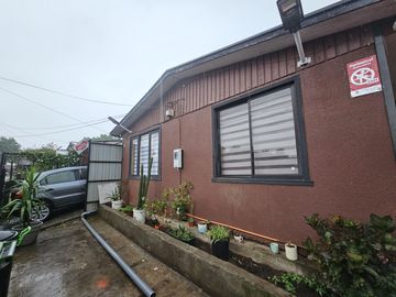 VENDEMOS CASA INDEPENDIENTE CON CABAÑAS Y MINIMARKE