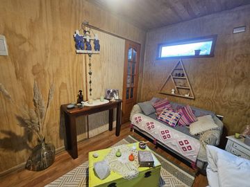 VENDEMOS CASA INDEPENDIENTE CON CABAÑAS Y MINIMARKE