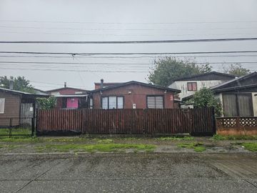 VENDEMOS CASA INDEPENDIENTE CON CABAÑAS Y MINIMARKE