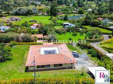 Vendo Hermosa Casa Campestre en Parcelación en La Ceja del Tambo