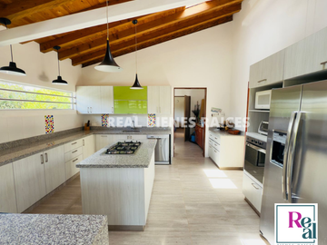 Vendo Hermosa Casa Campestre en Parcelación en La Ceja del Tambo