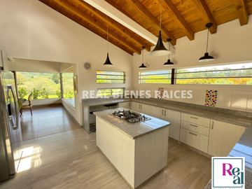 Vendo Hermosa Casa Campestre en Parcelación en La Ceja del Tambo