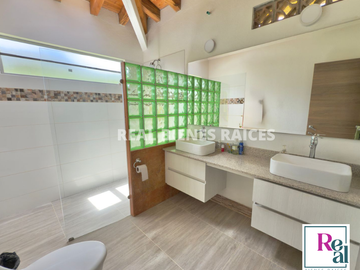 Vendo Hermosa Casa Campestre en Parcelación en La Ceja del Tambo