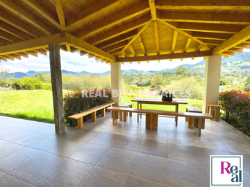 Vendo Hermosa Casa Campestre en Parcelación en La Ceja del Tambo
