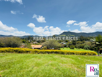 Vendo Hermosa Casa Campestre en Parcelación en La Ceja del Tambo