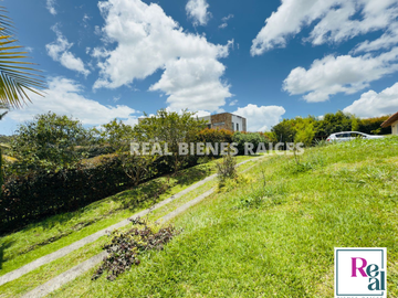 Vendo Hermosa Casa Campestre en Parcelación en La Ceja del Tambo
