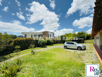 Vendo Hermosa Casa Campestre en Parcelación en La Ceja del Tambo