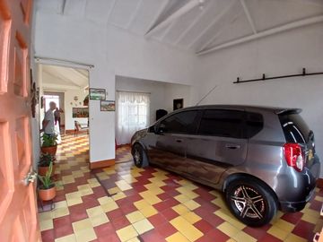 Venta hermosa casa, Barrio La Asunción, Copacabana.