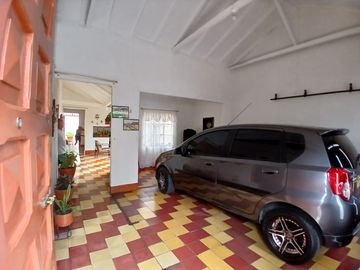 Venta hermosa casa, Barrio La Asunción, Copacabana.